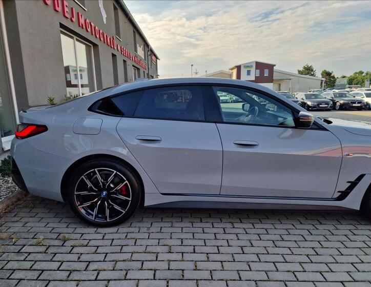 BMW i4 43