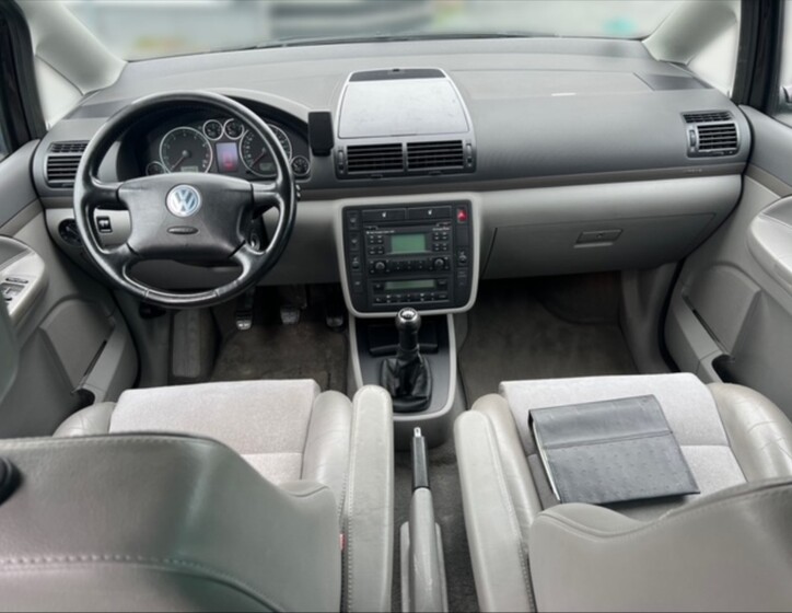 Volkswagen Sharan 9