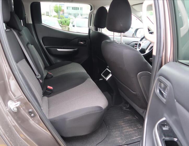 Mitsubishi L200 10