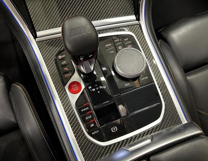 BMW M8 12