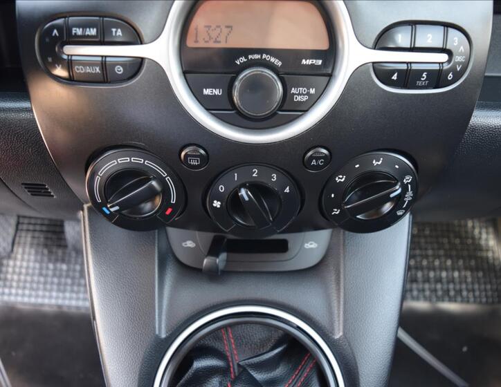 Mazda 2 38