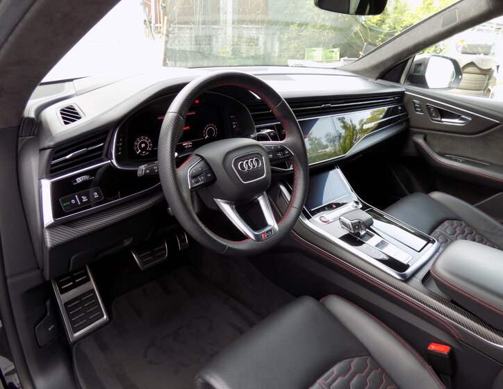 Audi RS Q8 13