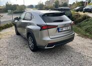 Lexus NX 300h 5