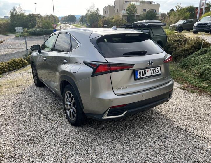 Lexus NX 300h 5