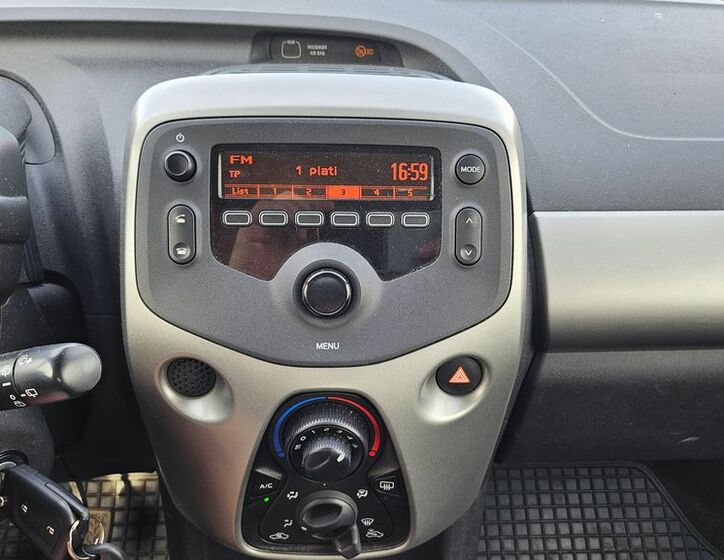 Peugeot 108 12