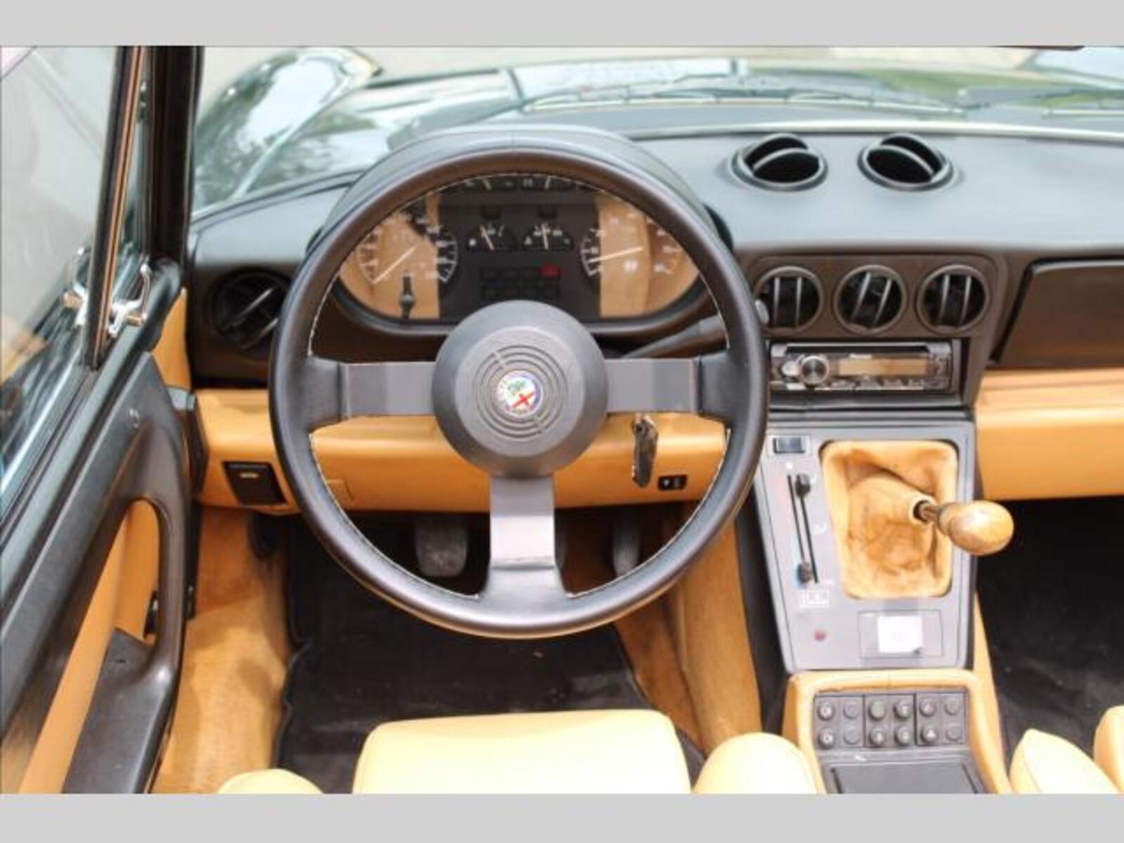 Alfa Romeo Spider 16