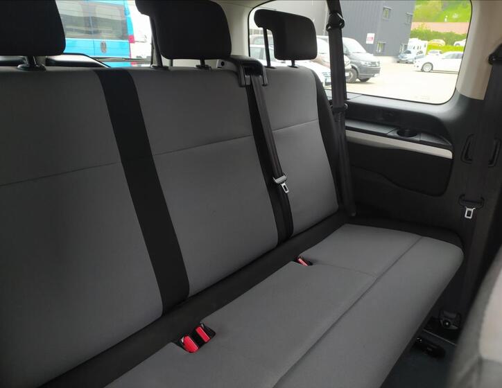 Toyota ProAce 9