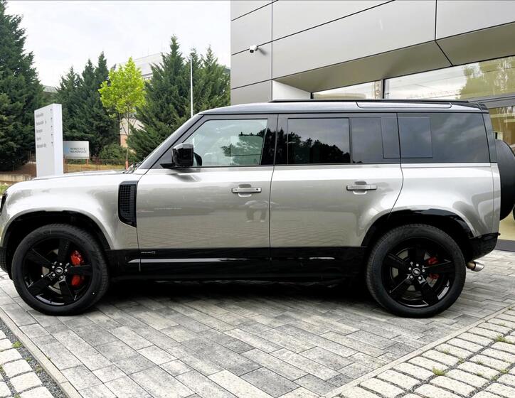 Land Rover Defender 2