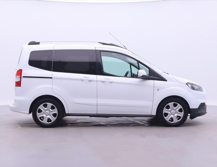 Ford Tourneo Courier 8