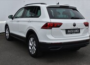 Volkswagen Tiguan 9