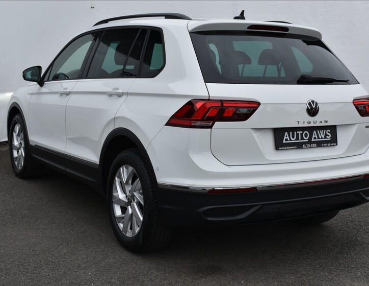 Volkswagen Tiguan 9