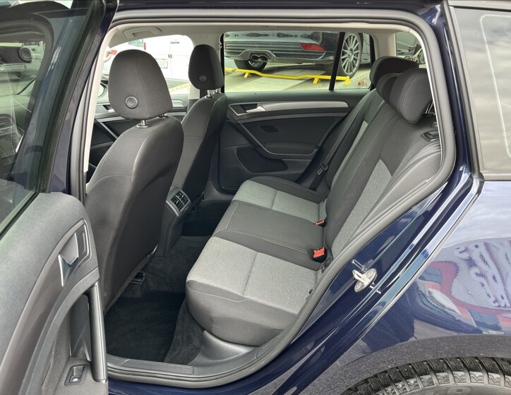 Volkswagen Golf 17