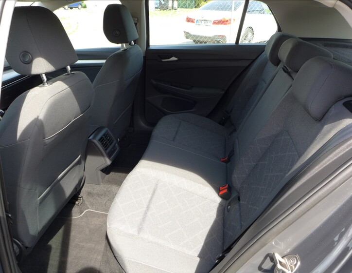 Volkswagen Golf 33