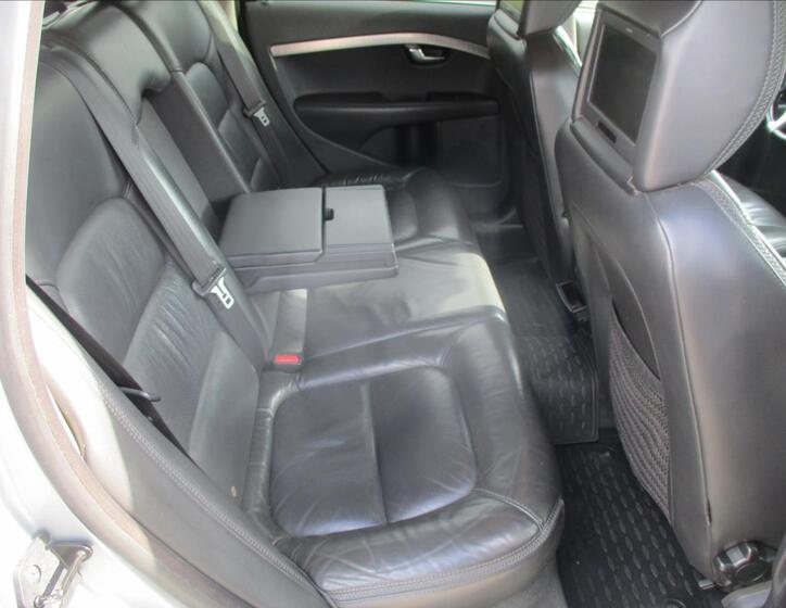 Volvo XC70 11