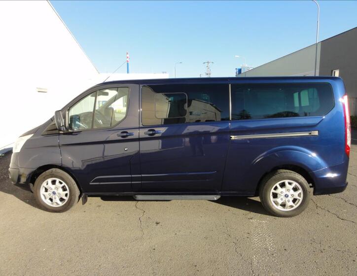 Ford Tourneo Custom 9