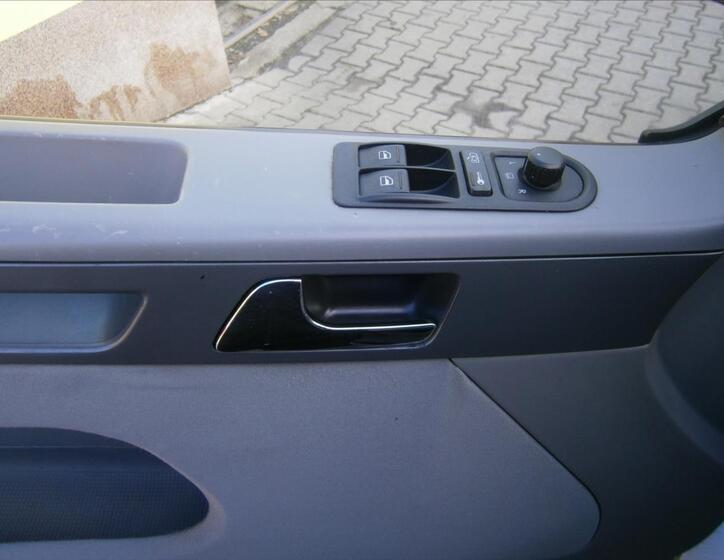 Volkswagen Multivan 13