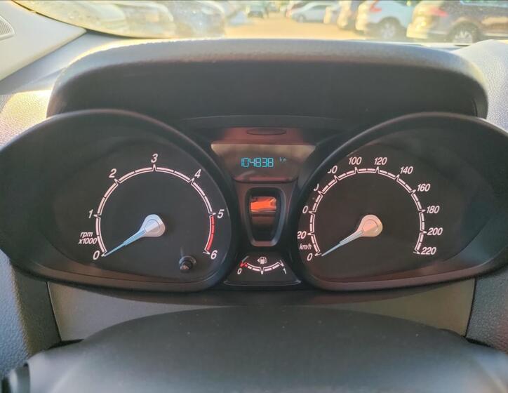 Ford Tourneo Courier 22