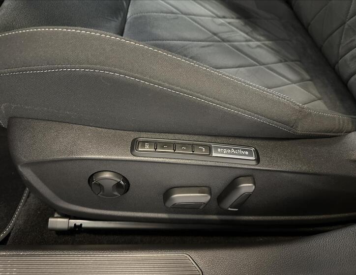 Volkswagen Golf 23