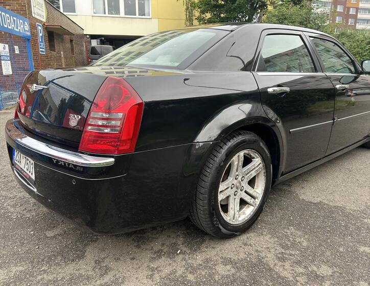 Chrysler 300C 10