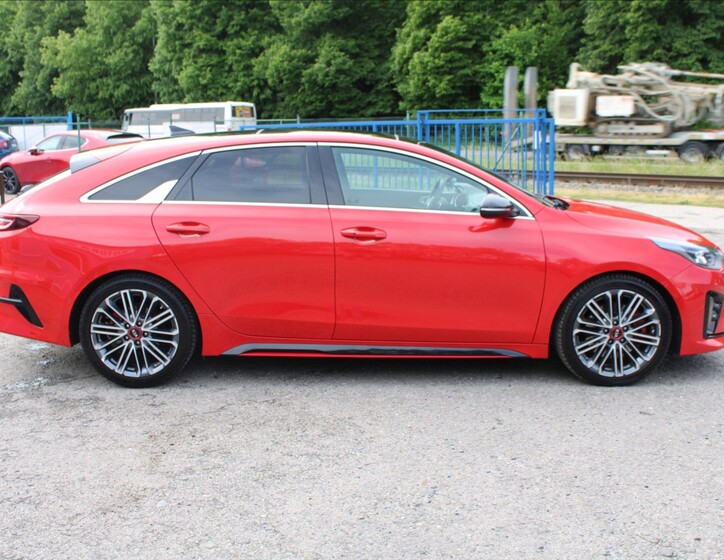 KIA ProCeed 4