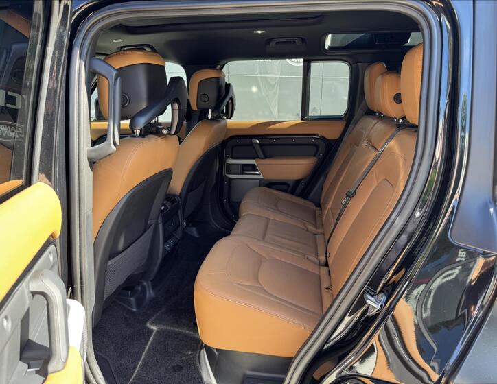 Land Rover Defender 12