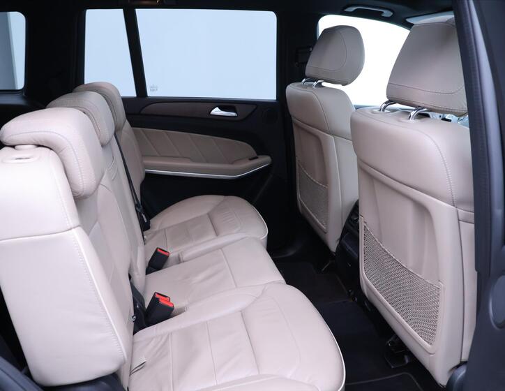 Mercedes-Benz GL 16