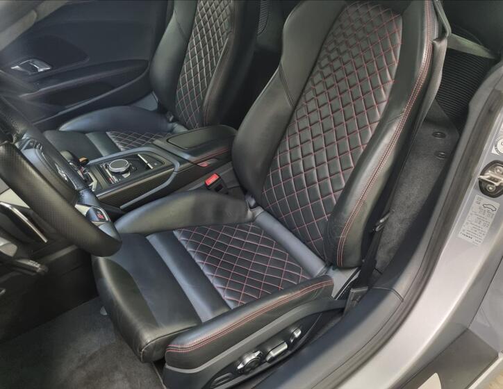 Audi R8 12