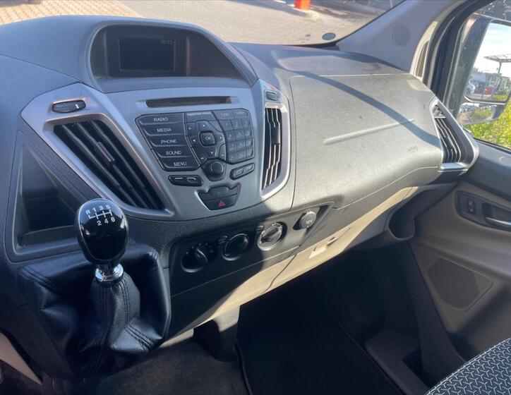 Ford Tourneo Custom 10