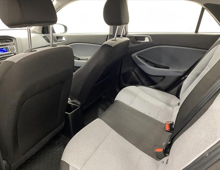 Hyundai i20 6