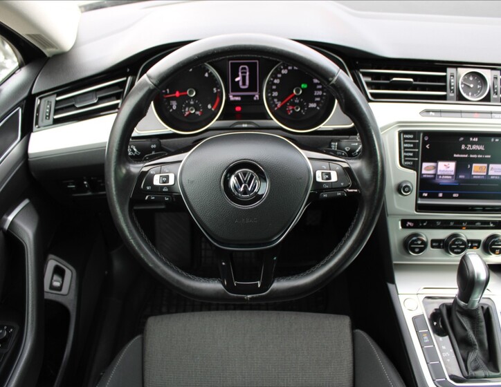 Volkswagen Passat 10