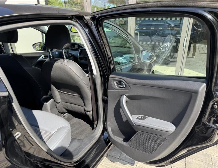 Peugeot 208 11