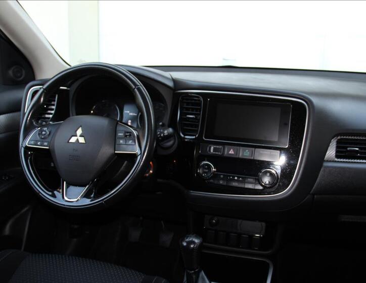 Mitsubishi Outlander 23