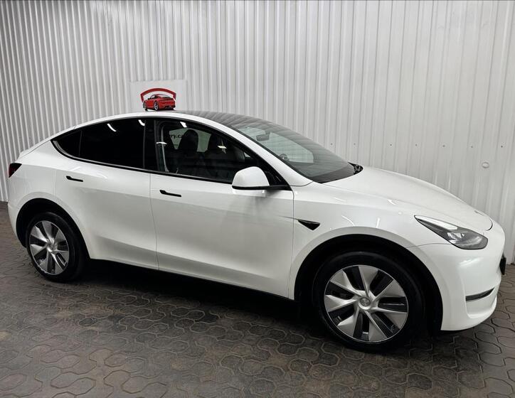 Tesla Model Y 11