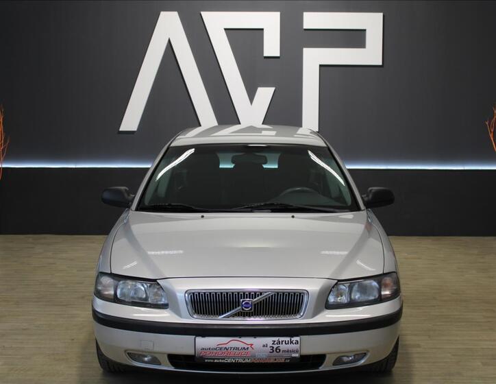 Volvo V70 3