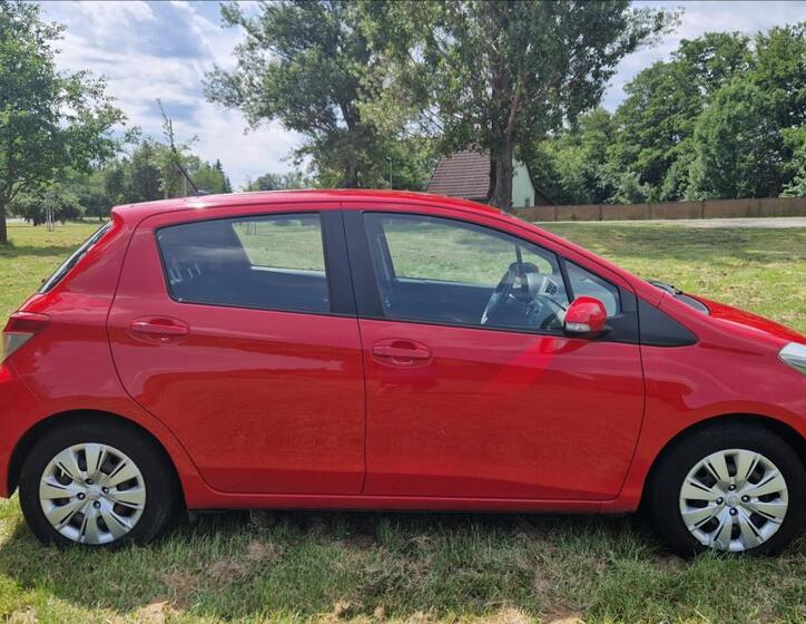 Toyota Yaris 8