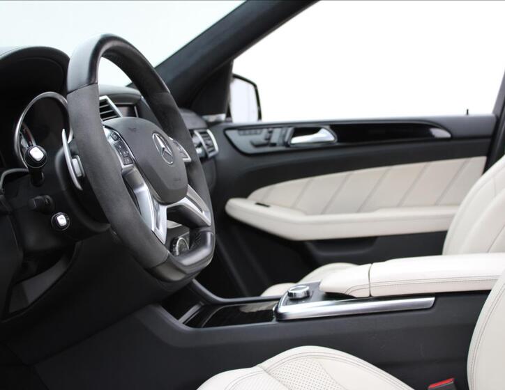 Mercedes-Benz Třídy M 15