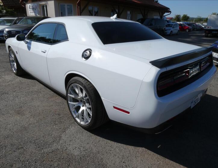 Dodge Challenger 6