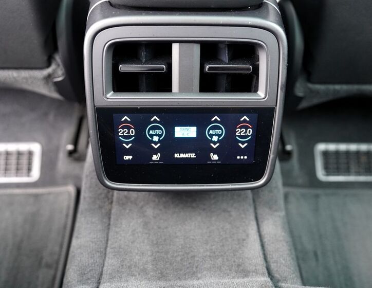 Porsche Taycan 35