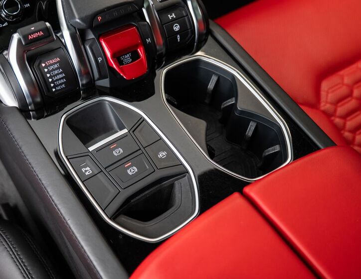 Lamborghini Urus 16
