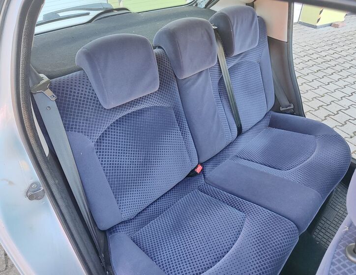 Peugeot 206 11