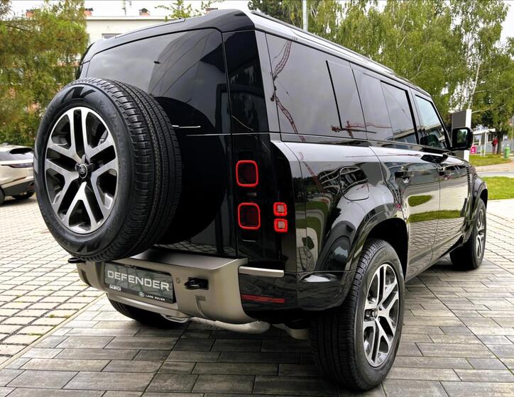 Land Rover Defender 8