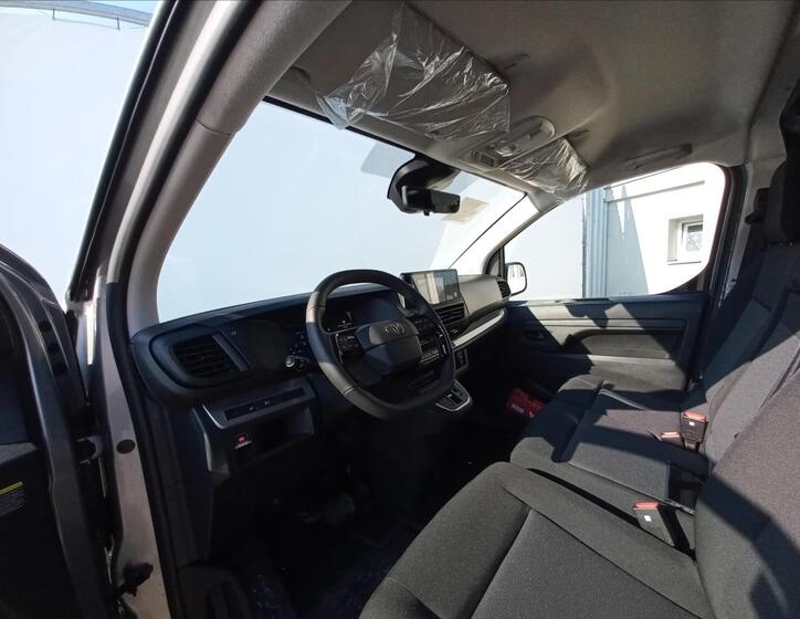 Toyota ProAce 9
