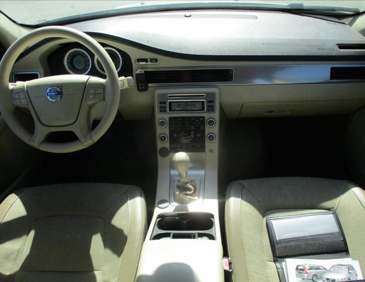 Volvo XC70 12