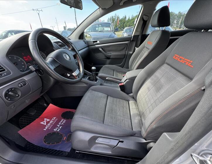 Volkswagen Golf 11