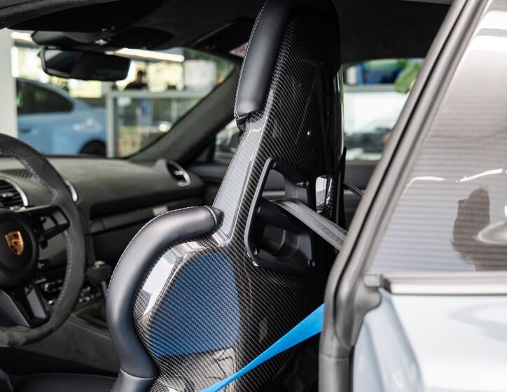 Porsche Cayman 17