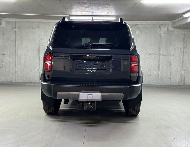 Toyota Land Cruiser 6
