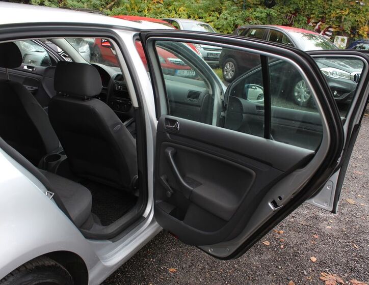 Volkswagen Golf 23
