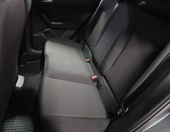 Volkswagen T-Roc 10