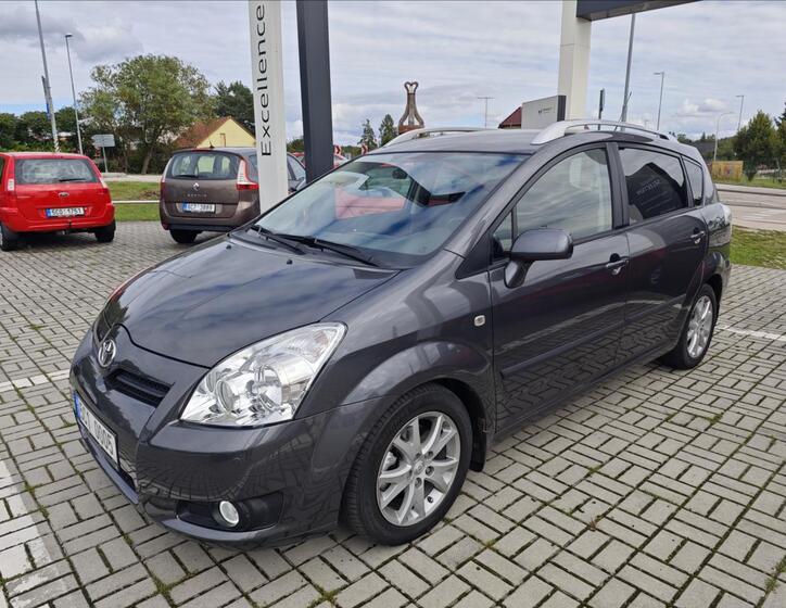 Toyota Corolla Verso 2