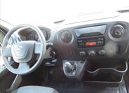 Nissan NV400 11